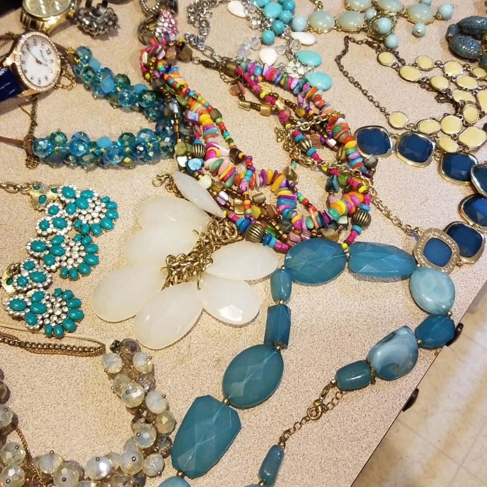Lot of fashion jewelry